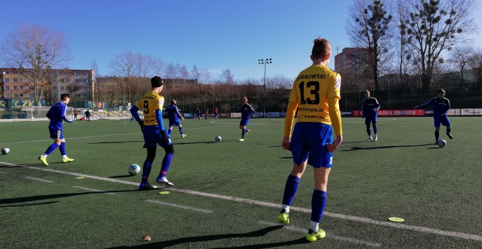 OLIMPIA ZAGRAŁA SPARING Z ARKĄ. CENNA LEKCJA JUNIORÓW
