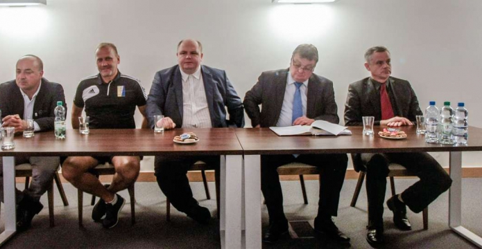 Są pieniądze na szatnie, mają być na trybuny